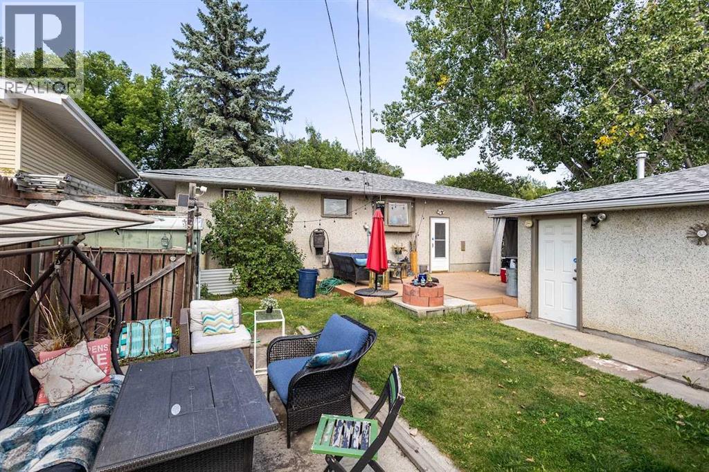 Photo 17 of 74 Armstrong Crescent Se, Calgary AB