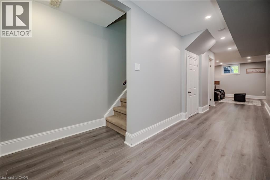 Photo 37 of 56 Liddycoat Lane, Ancaster ON