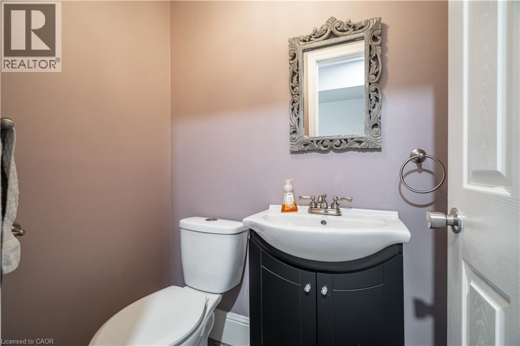 Photo 41 of 56 Liddycoat Lane, Ancaster ON