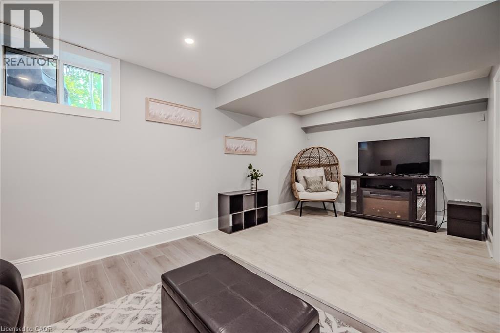 Photo 38 of 56 Liddycoat Lane, Ancaster ON