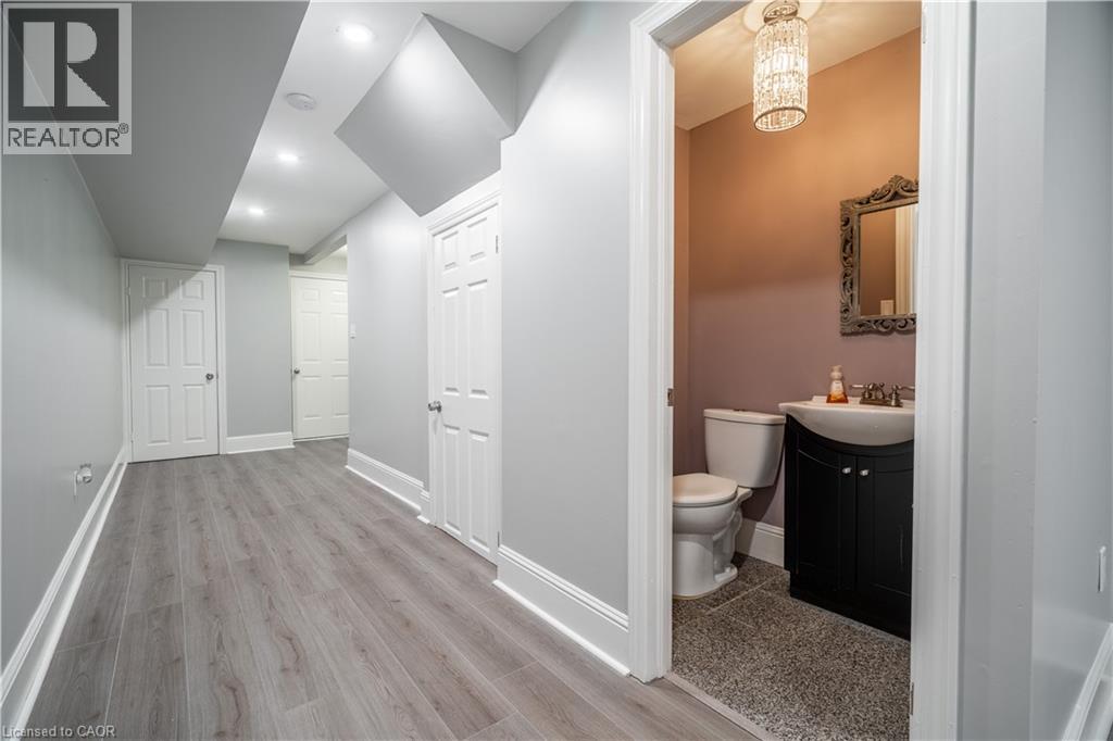 Photo 42 of 56 Liddycoat Lane, Ancaster ON