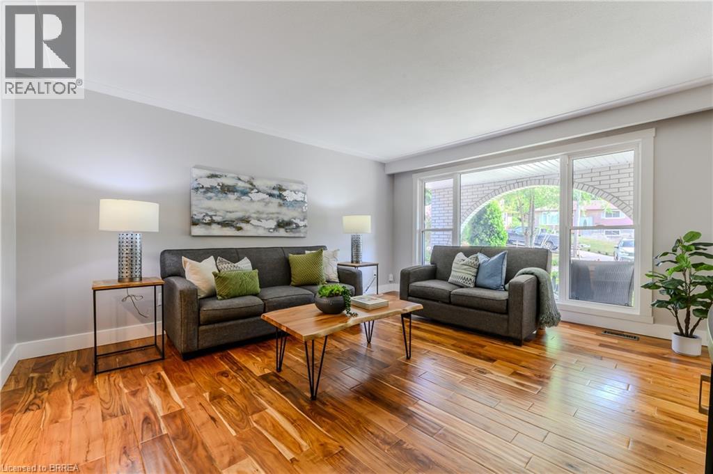 Photo 13 of 63 Veevers Drive, Hamilton ON