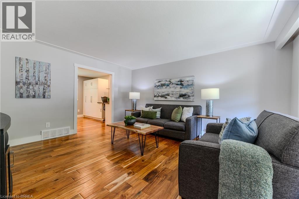 Photo 14 of 63 Veevers Drive, Hamilton ON
