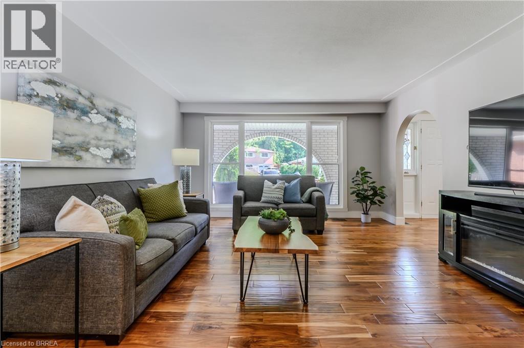 Photo 15 of 63 Veevers Drive, Hamilton ON