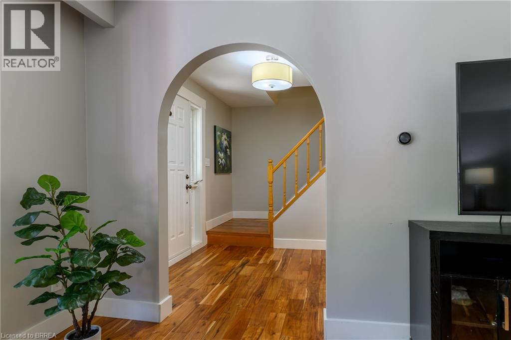 Photo 18 of 63 Veevers Drive, Hamilton ON