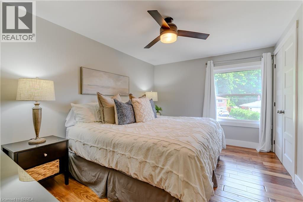 Photo 19 of 63 Veevers Drive, Hamilton ON