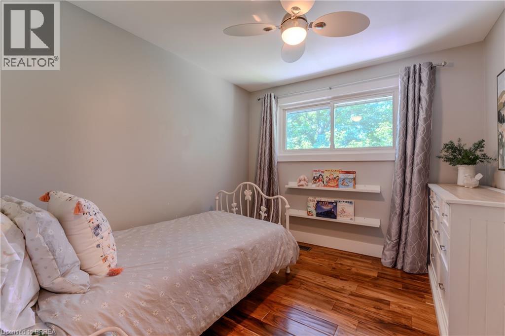 Photo 23 of 63 Veevers Drive, Hamilton ON