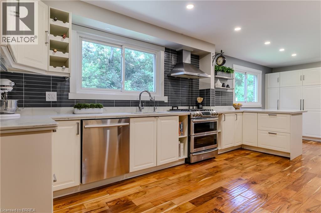 Photo 4 of 63 Veevers Drive, Hamilton ON