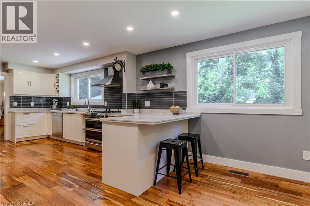 Photo 6 of 63 Veevers Drive, Hamilton ON