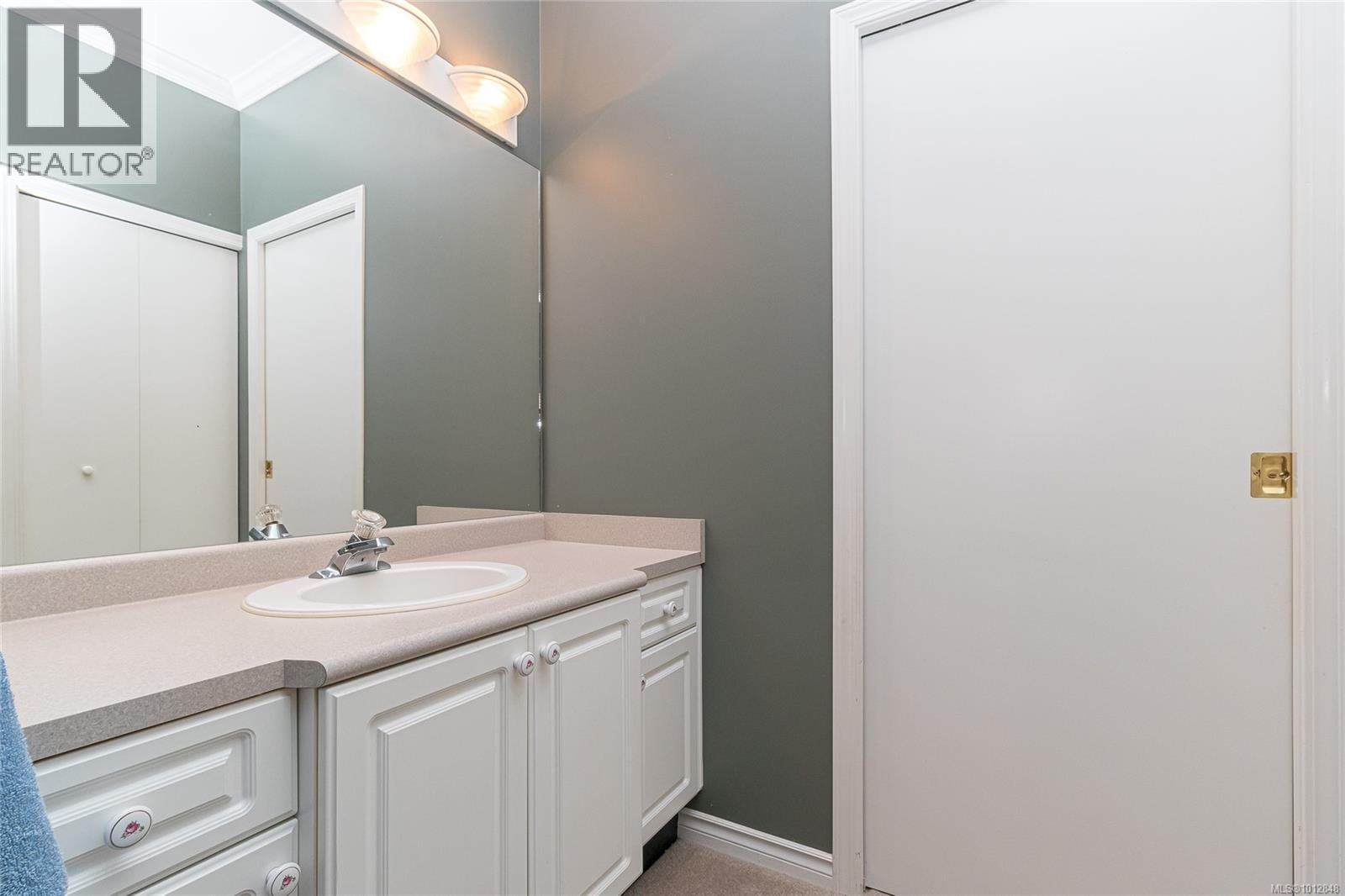 Photo 23 of 7 3633 Cedar Hill Rd, Saanich BC
