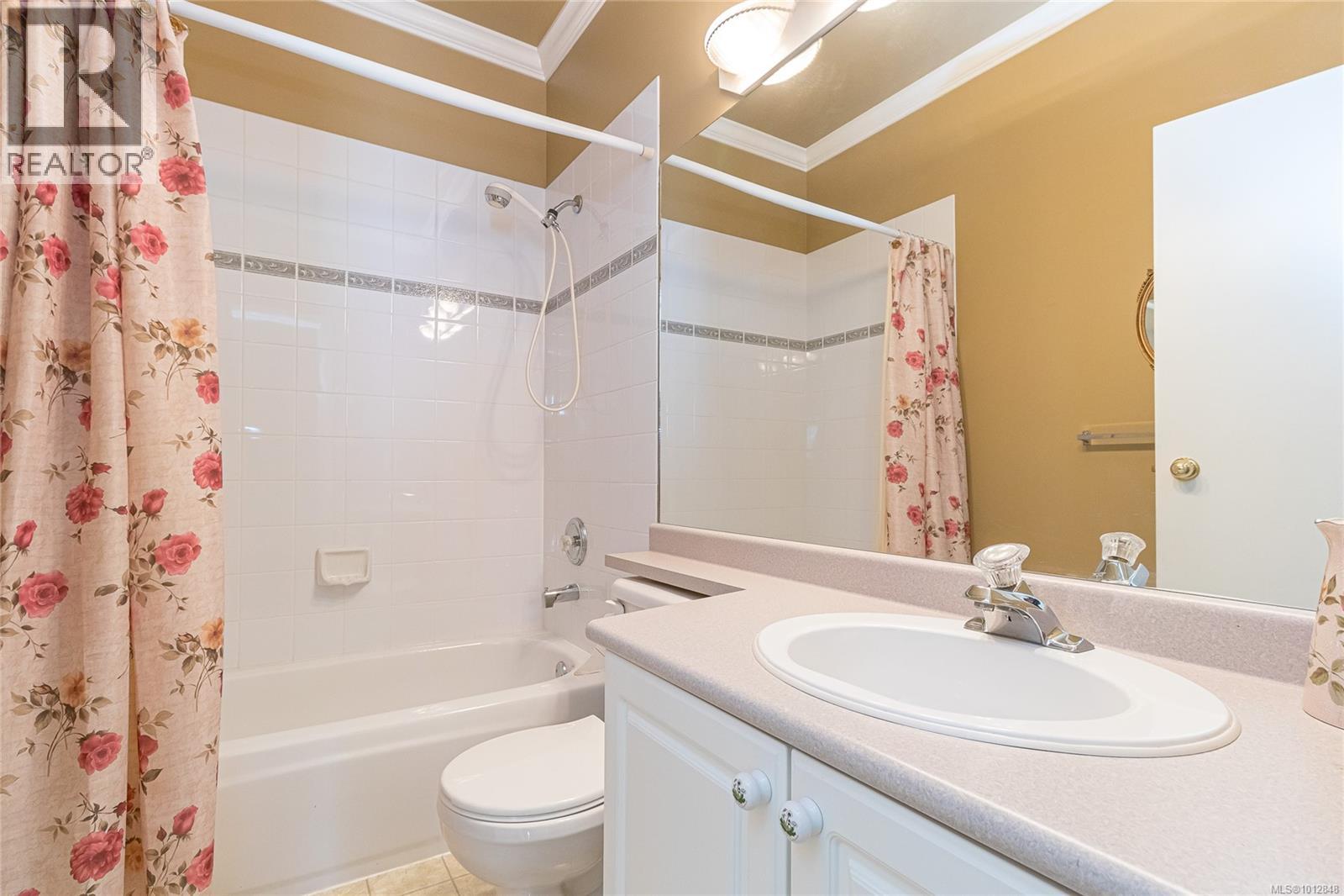 Photo 29 of 7 3633 Cedar Hill Rd, Saanich BC