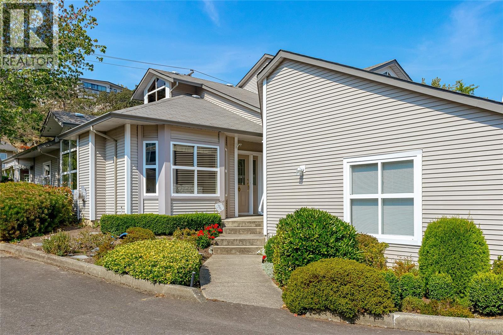 Photo 3 of 7 3633 Cedar Hill Rd, Saanich BC