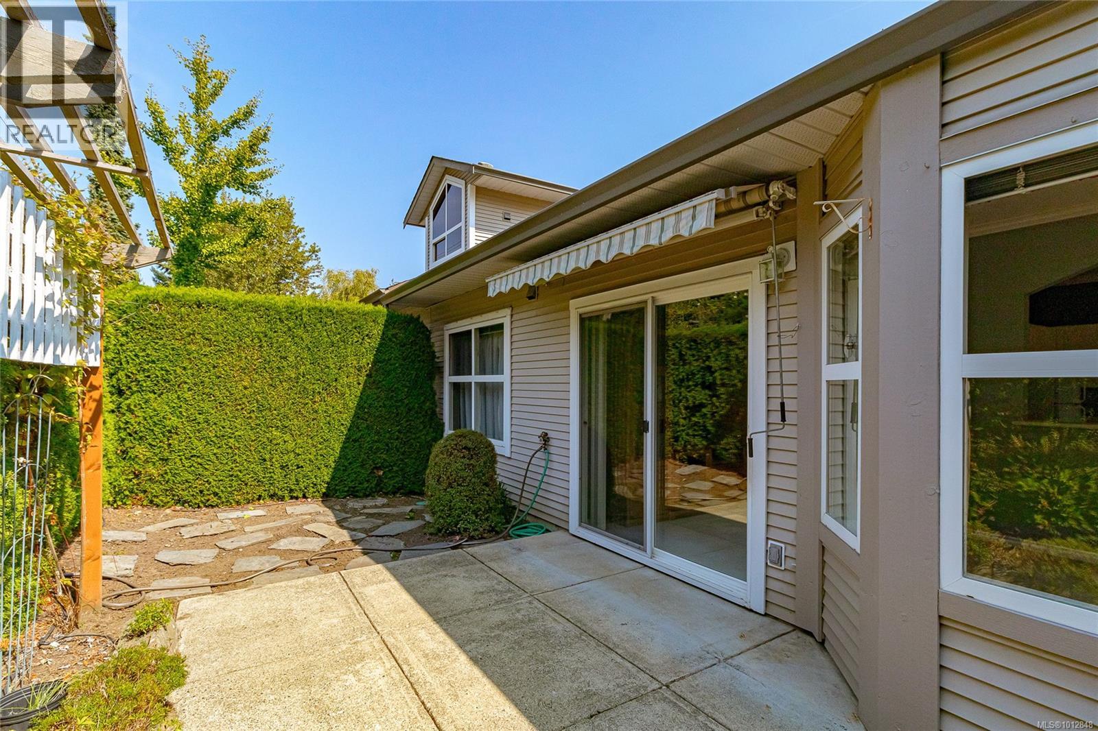 Photo 32 of 7 3633 Cedar Hill Rd, Saanich BC