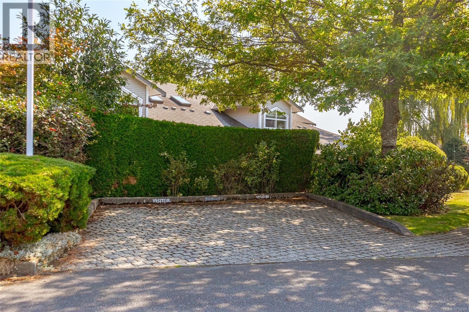 Photo 37 of 7 3633 Cedar Hill Rd, Saanich BC