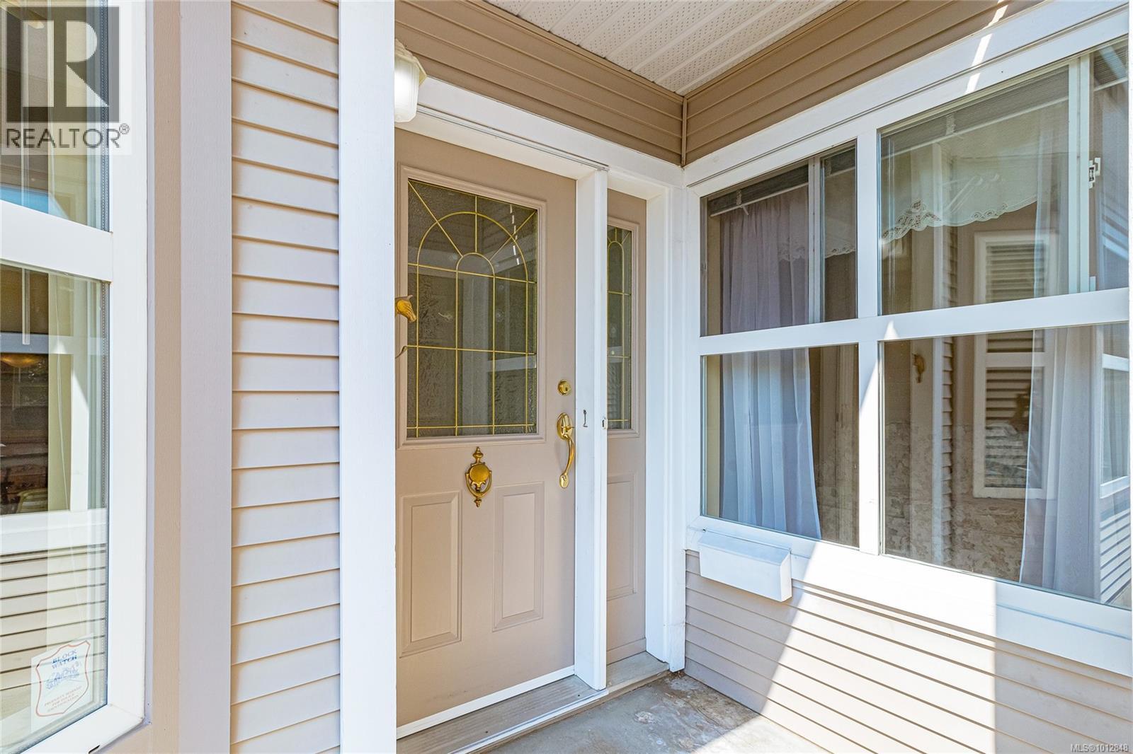 Photo 4 of 7 3633 Cedar Hill Rd, Saanich BC
