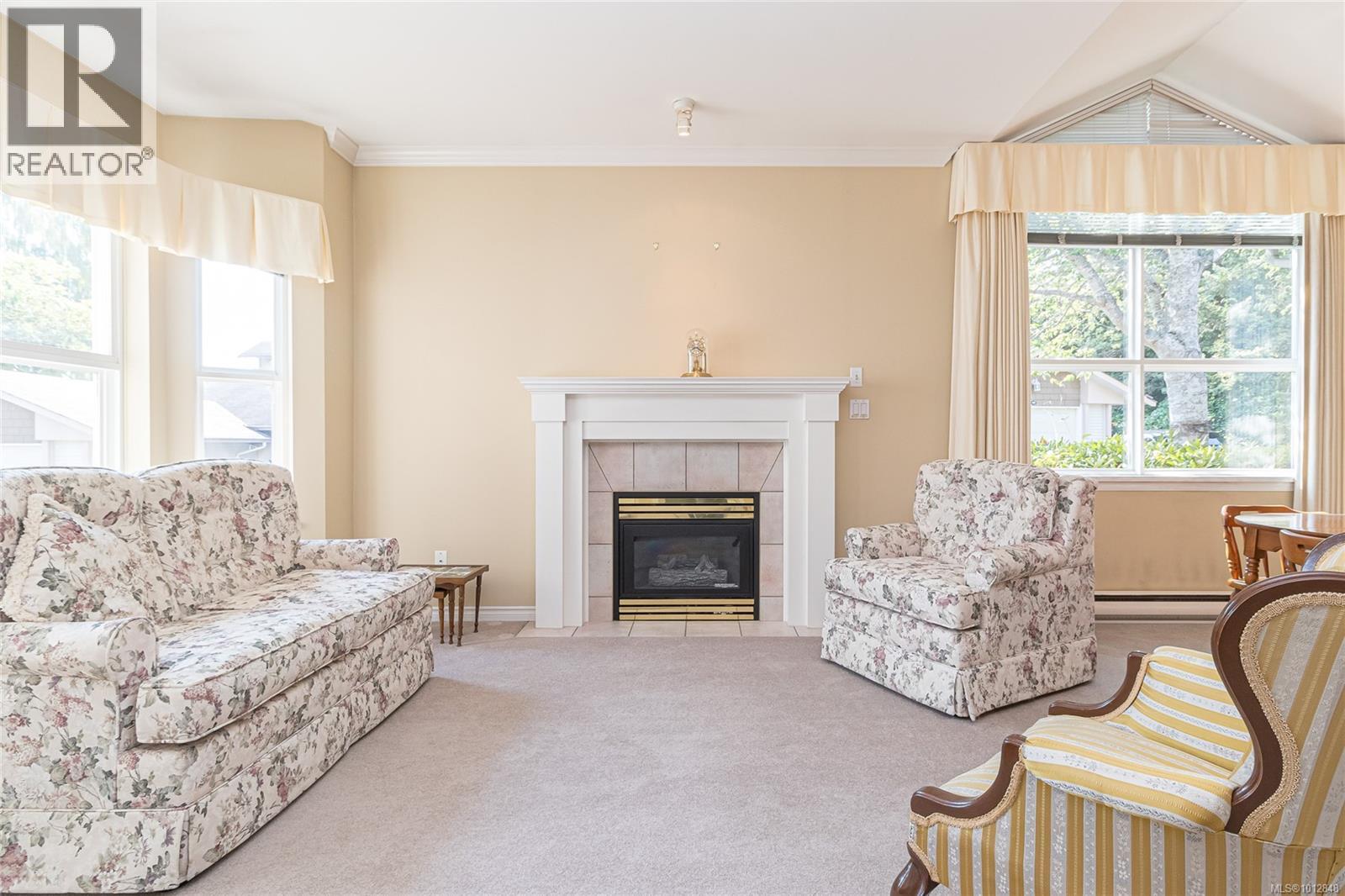 Photo 8 of 7 3633 Cedar Hill Rd, Saanich BC