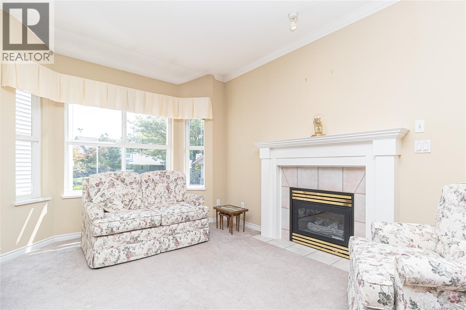 Photo 9 of 7 3633 Cedar Hill Rd, Saanich BC