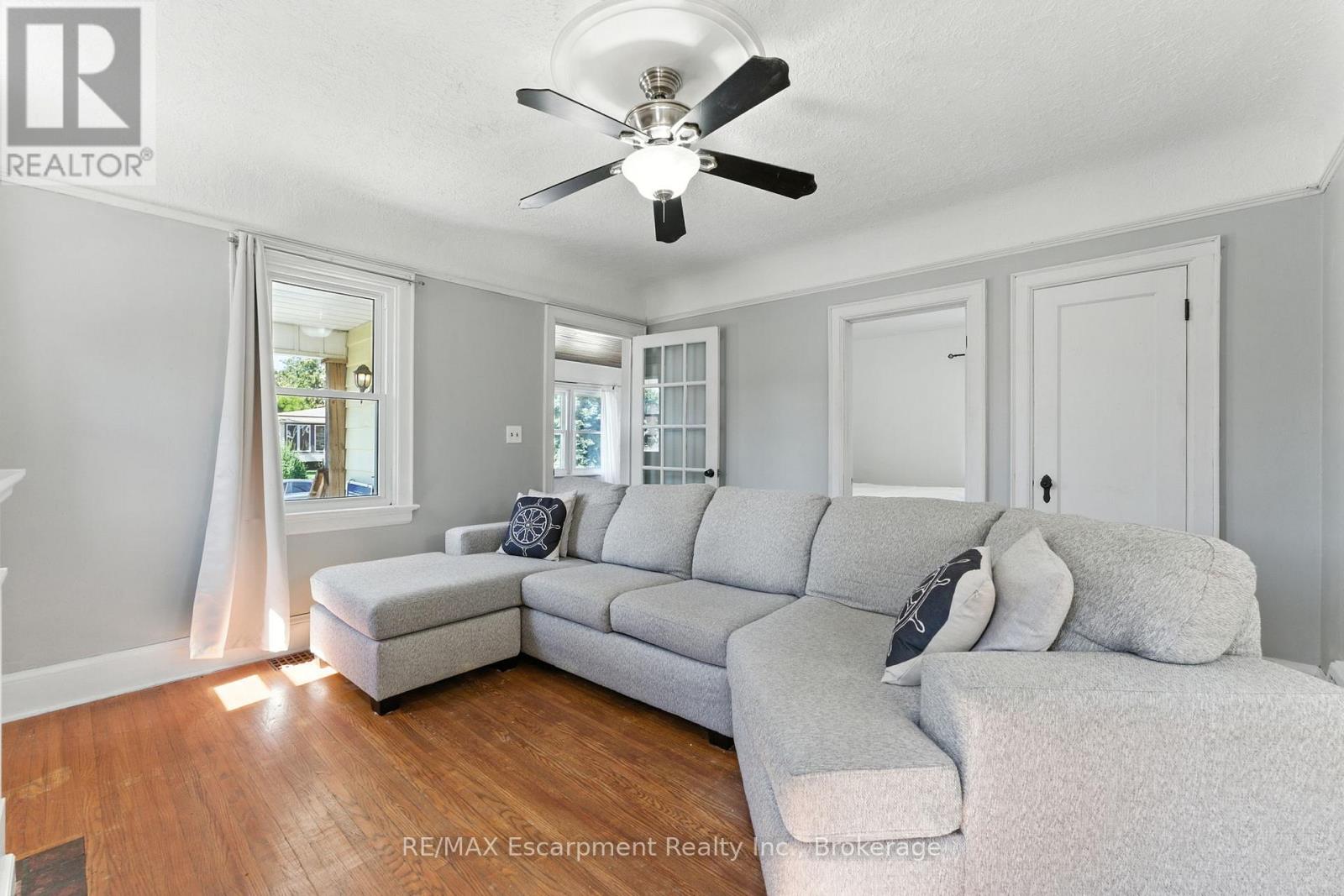 Photo 10 of 103 Orchard Avenue, Norfolk ON