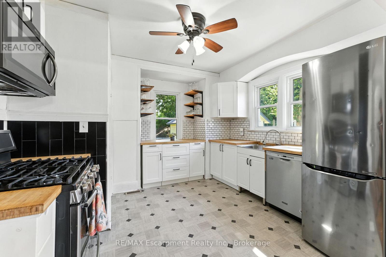 Photo 14 of 103 Orchard Avenue, Norfolk ON