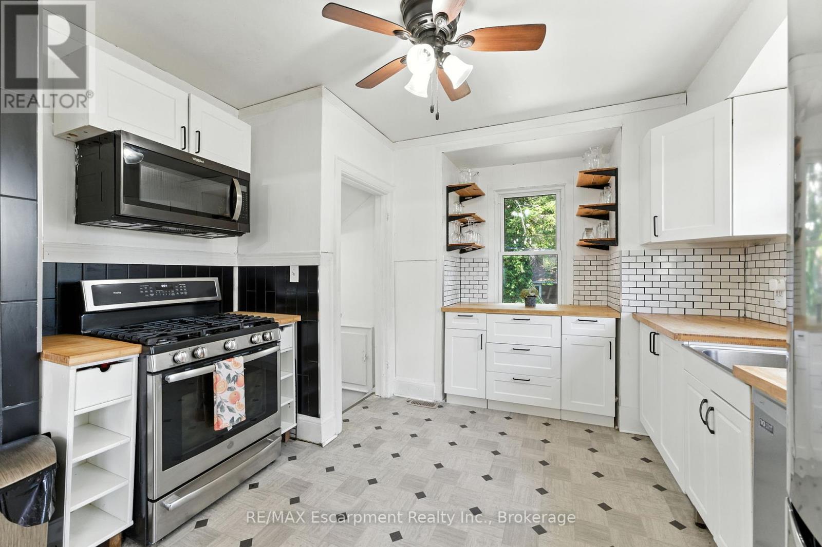 Photo 15 of 103 Orchard Avenue, Norfolk ON
