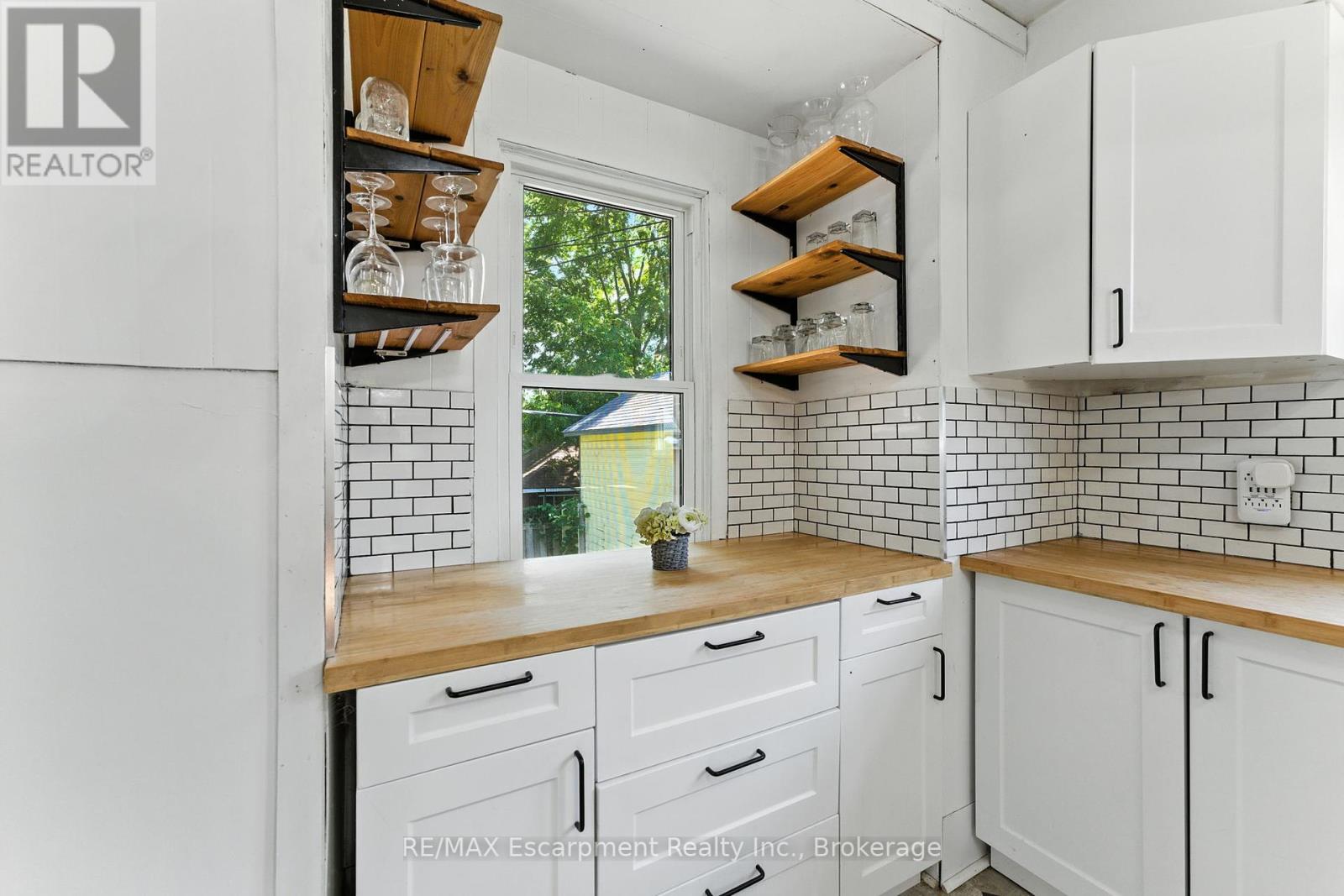 Photo 18 of 103 Orchard Avenue, Norfolk ON