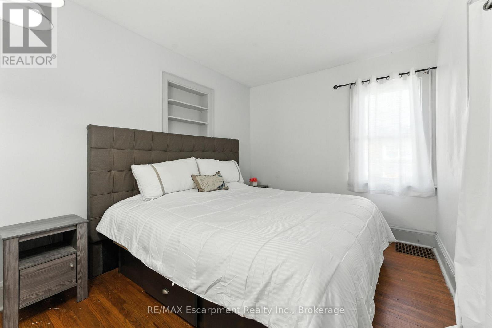 Photo 19 of 103 Orchard Avenue, Norfolk ON
