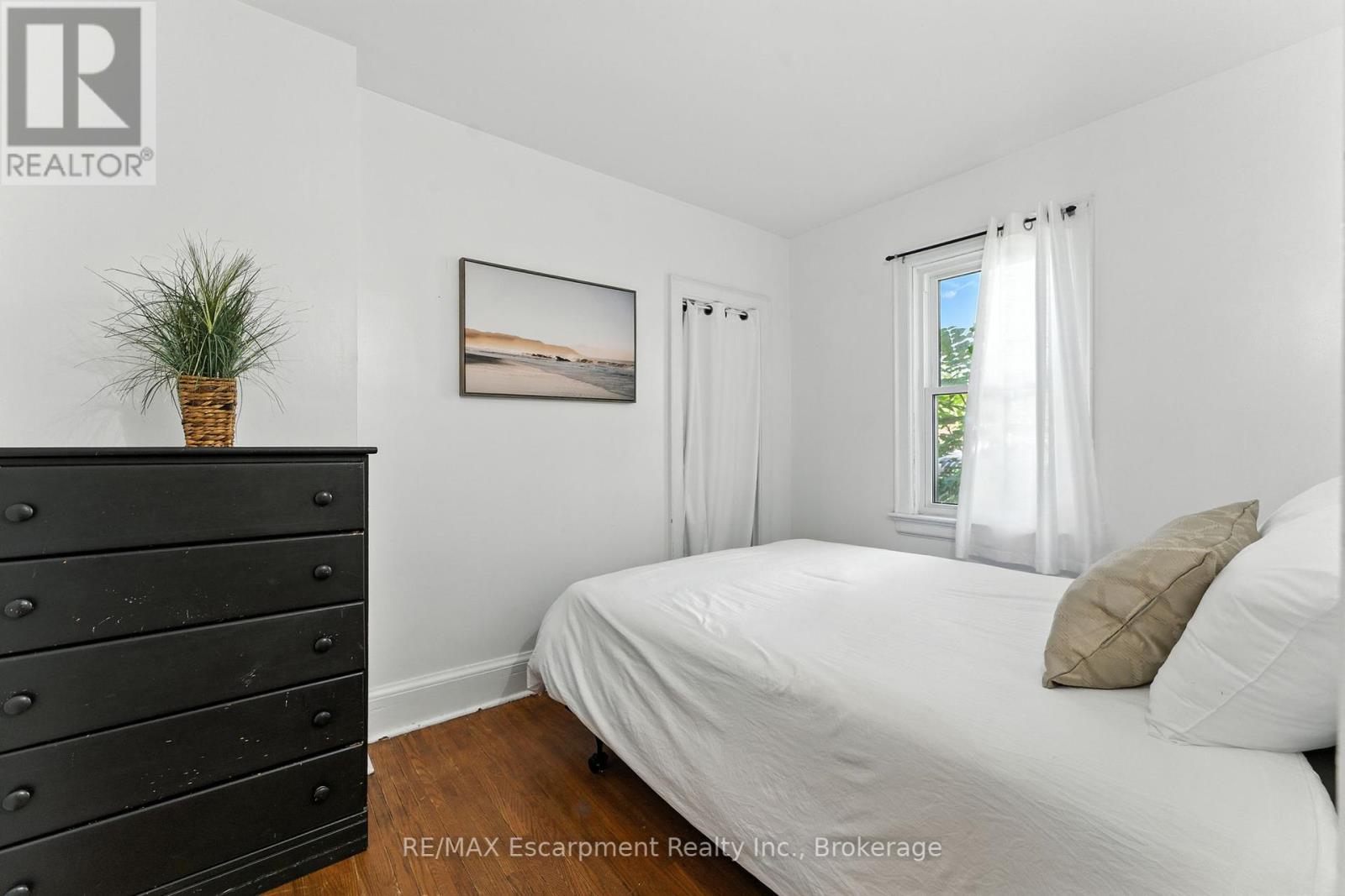 Photo 20 of 103 Orchard Avenue, Norfolk ON