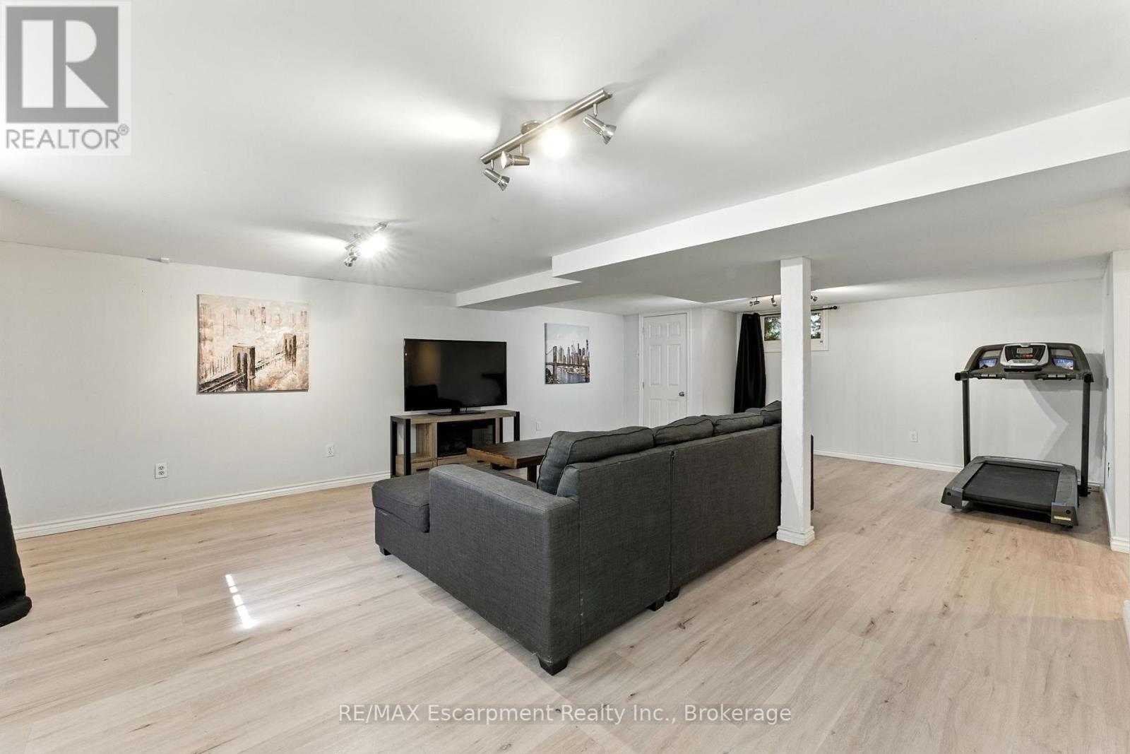 Photo 26 of 103 Orchard Avenue, Norfolk ON