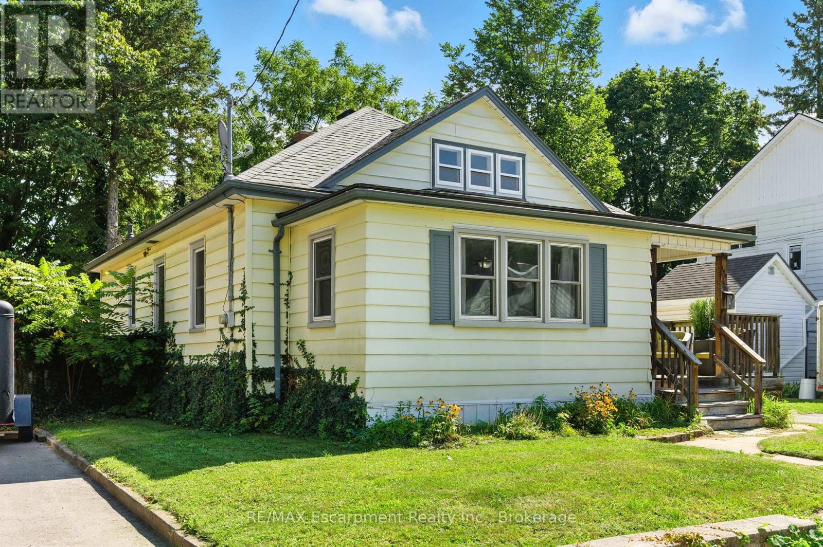 Photo 3 of 103 Orchard Avenue, Norfolk ON