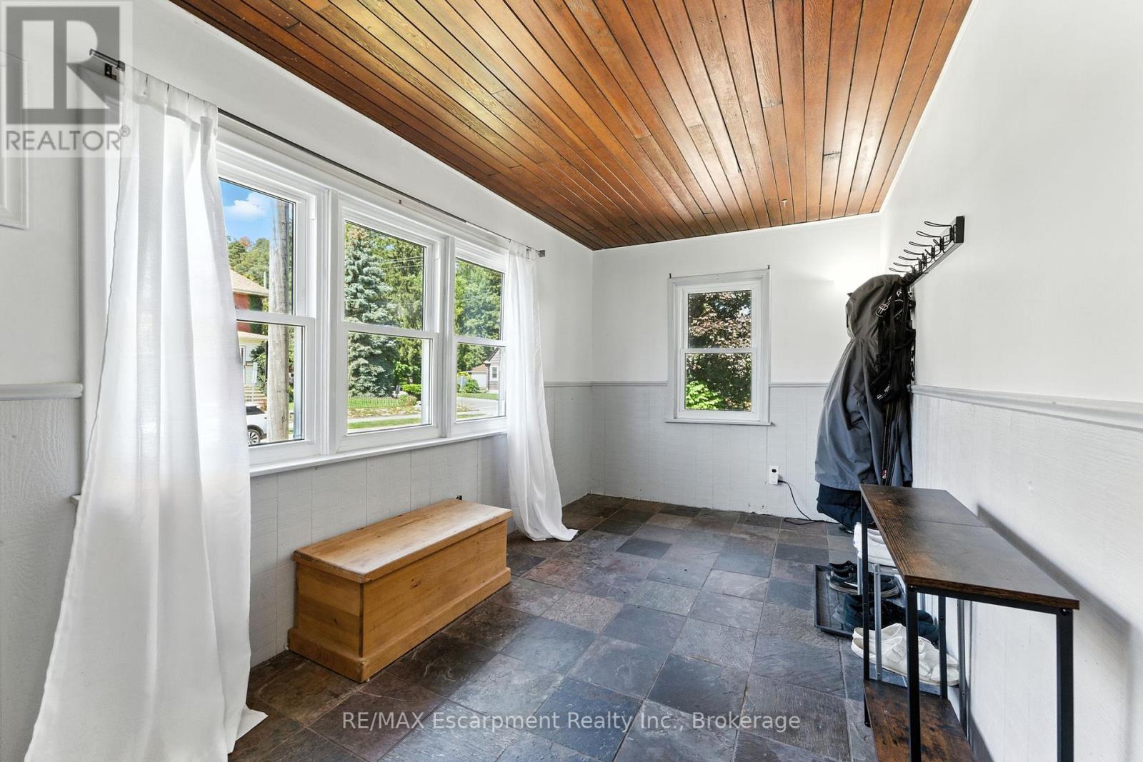 Photo 5 of 103 Orchard Avenue, Norfolk ON