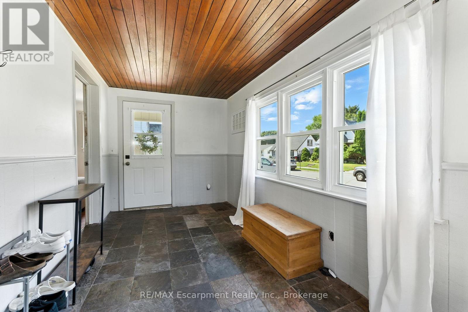 Photo 6 of 103 Orchard Avenue, Norfolk ON