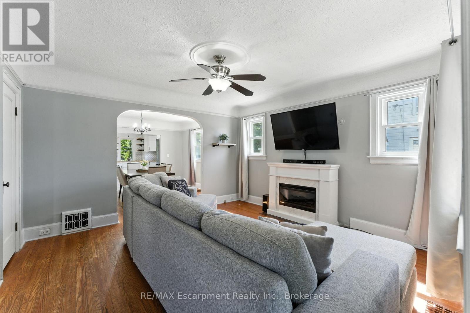 Photo 7 of 103 Orchard Avenue, Norfolk ON