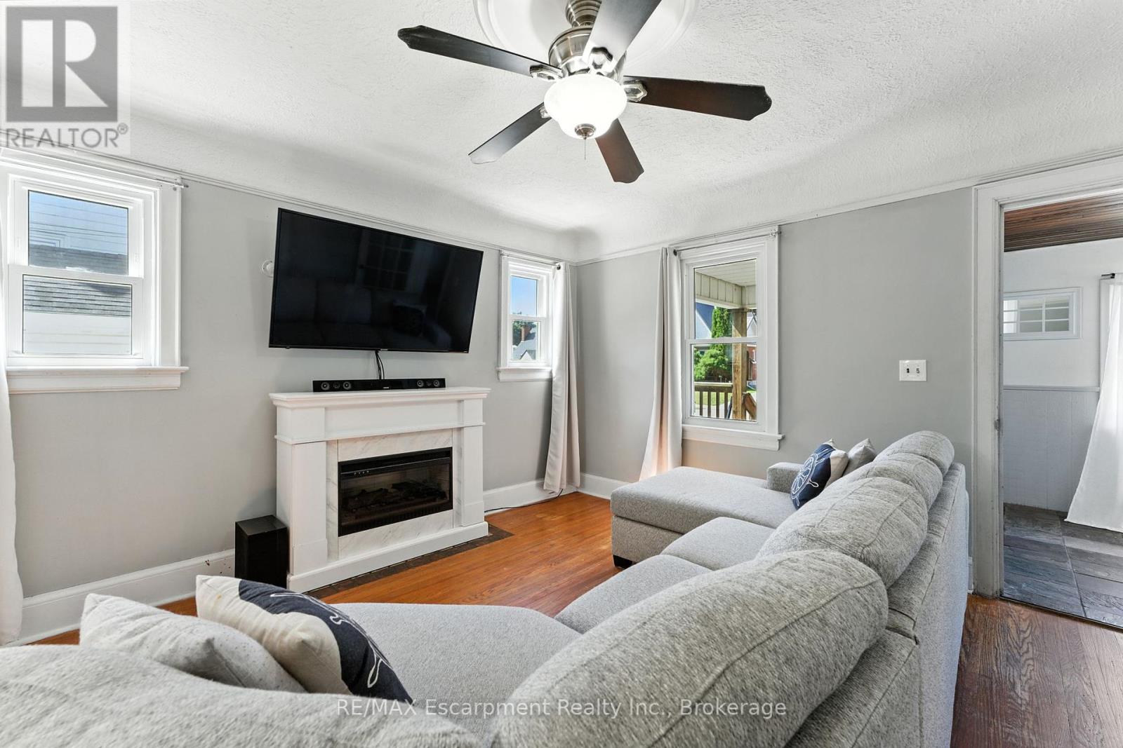 Photo 8 of 103 Orchard Avenue, Norfolk ON