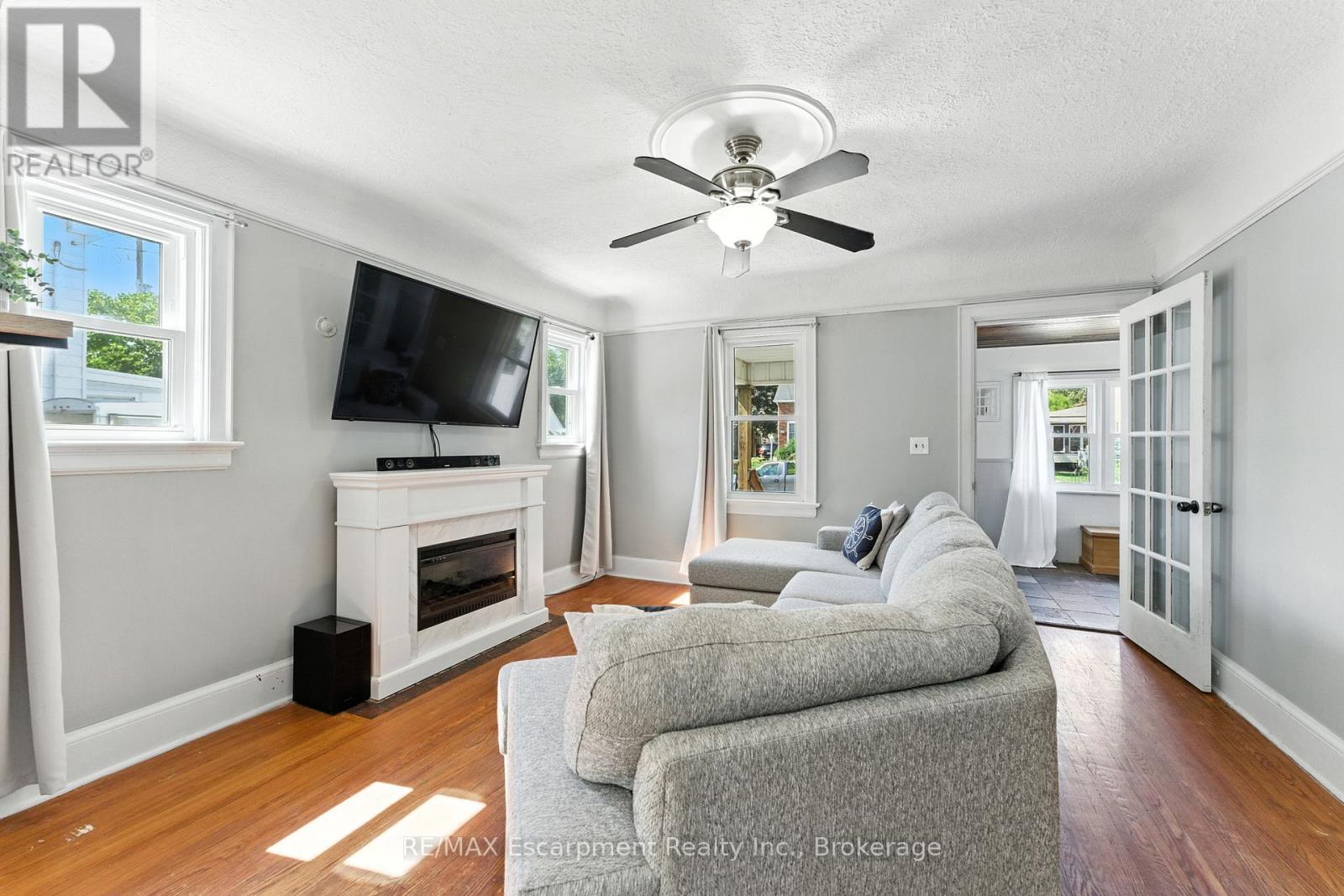 Photo 9 of 103 Orchard Avenue, Norfolk ON