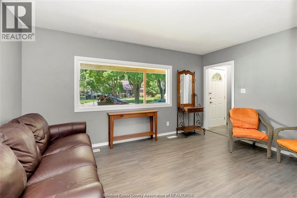 Photo 3 of 1786 Durham Place, Windsor ON