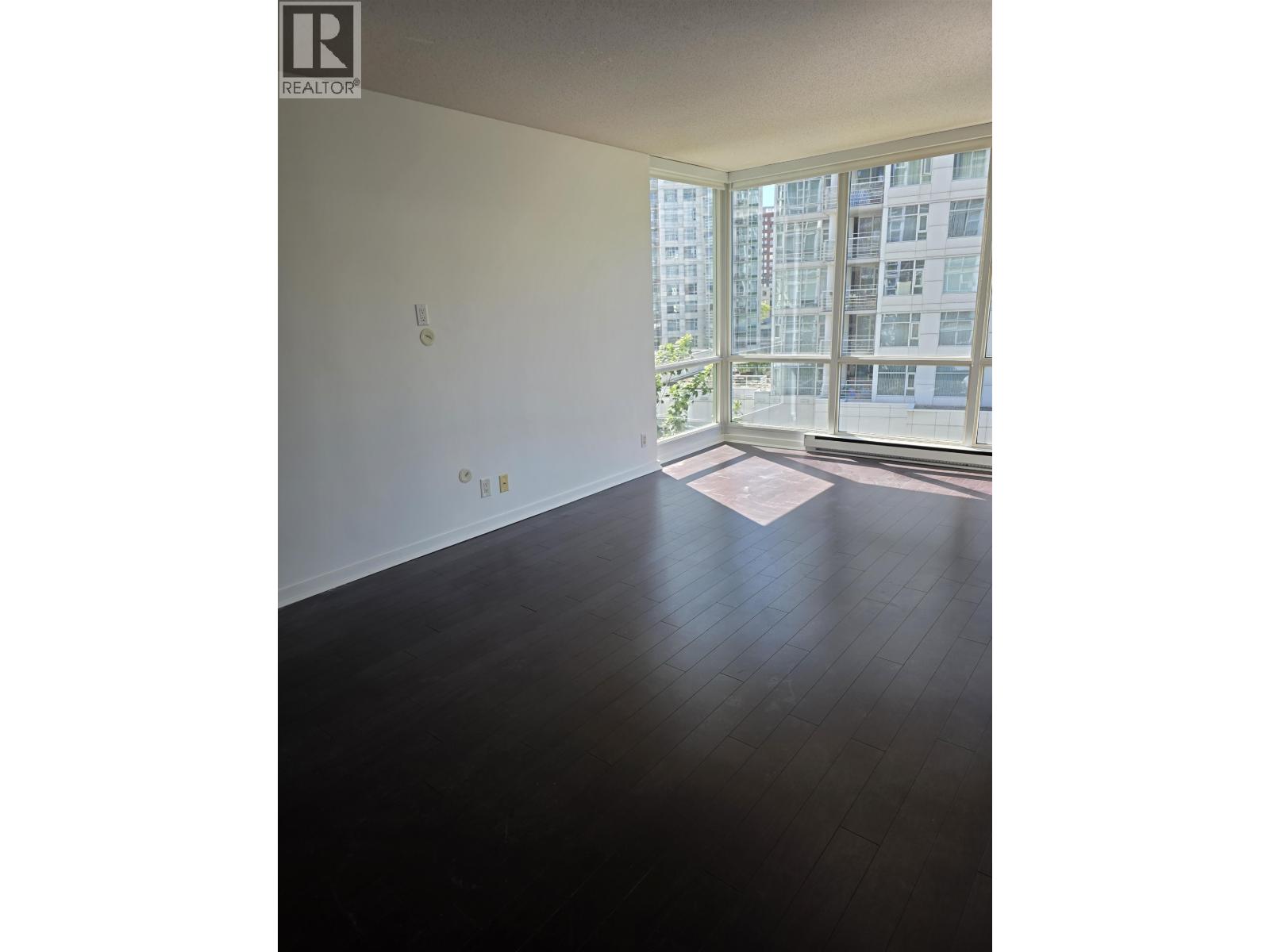 Photo 5 of 703 193 Aquarius Mews, Vancouver BC