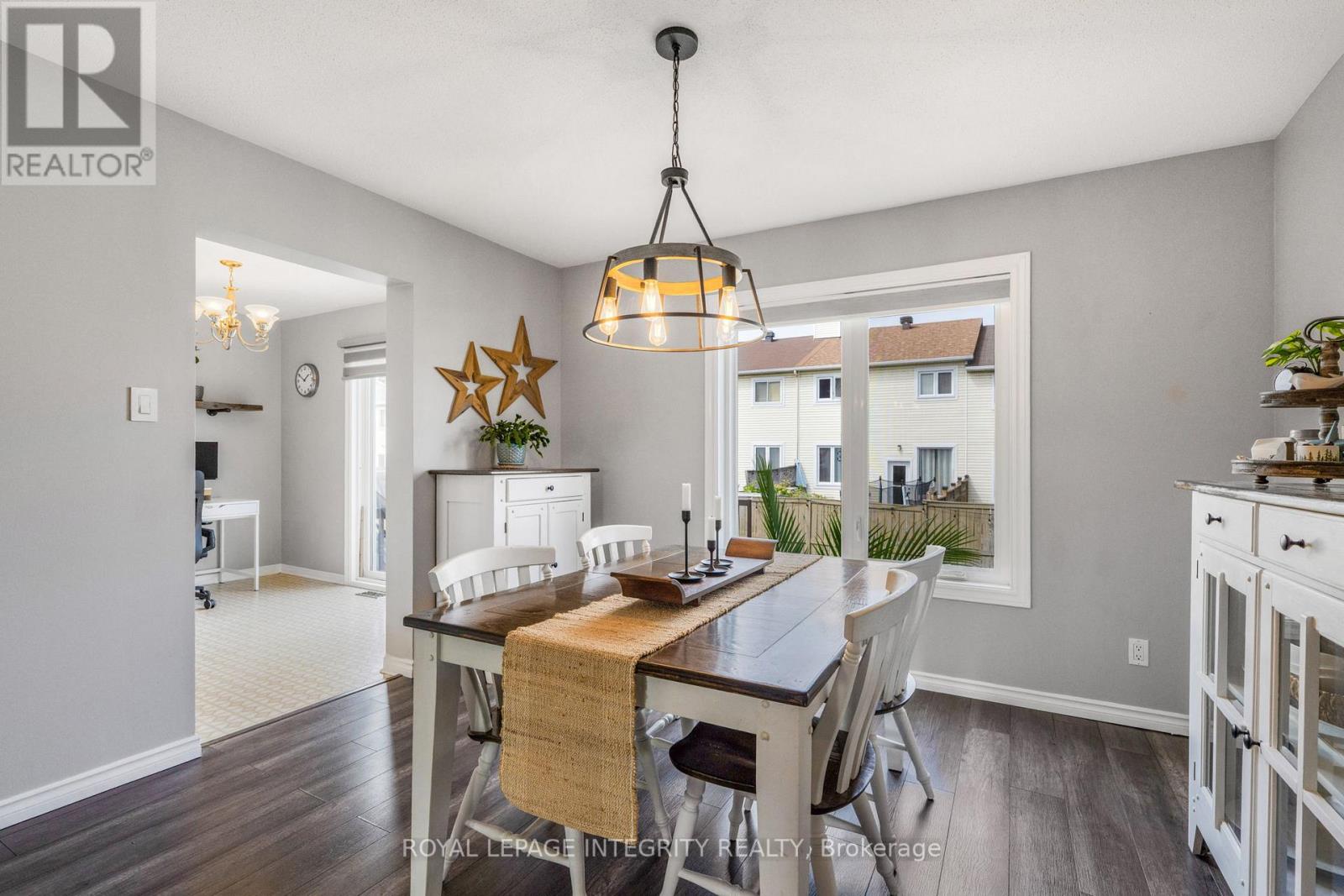 Photo 11 of 589 Pocono Crescent, Ottawa ON