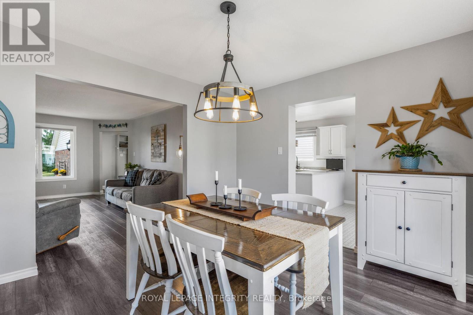 Photo 12 of 589 Pocono Crescent, Ottawa ON