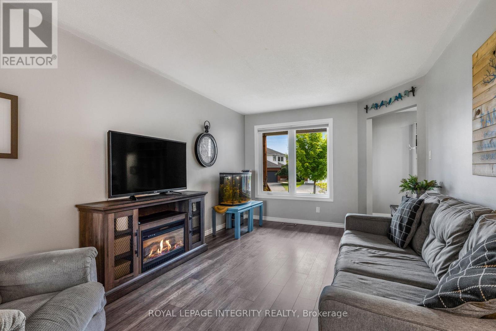 Photo 10 of 589 Pocono Crescent, Ottawa ON
