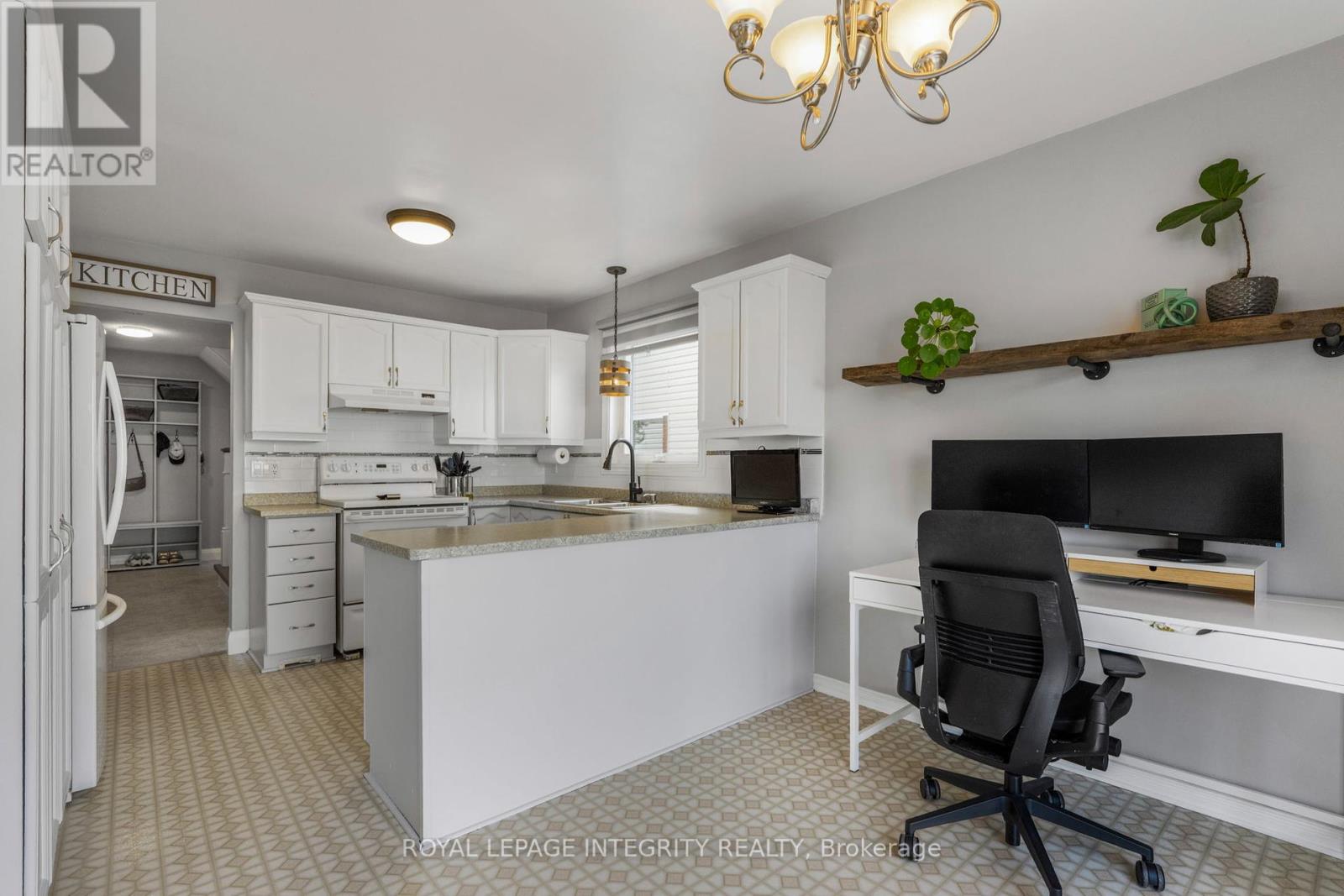 Photo 15 of 589 Pocono Crescent, Ottawa ON