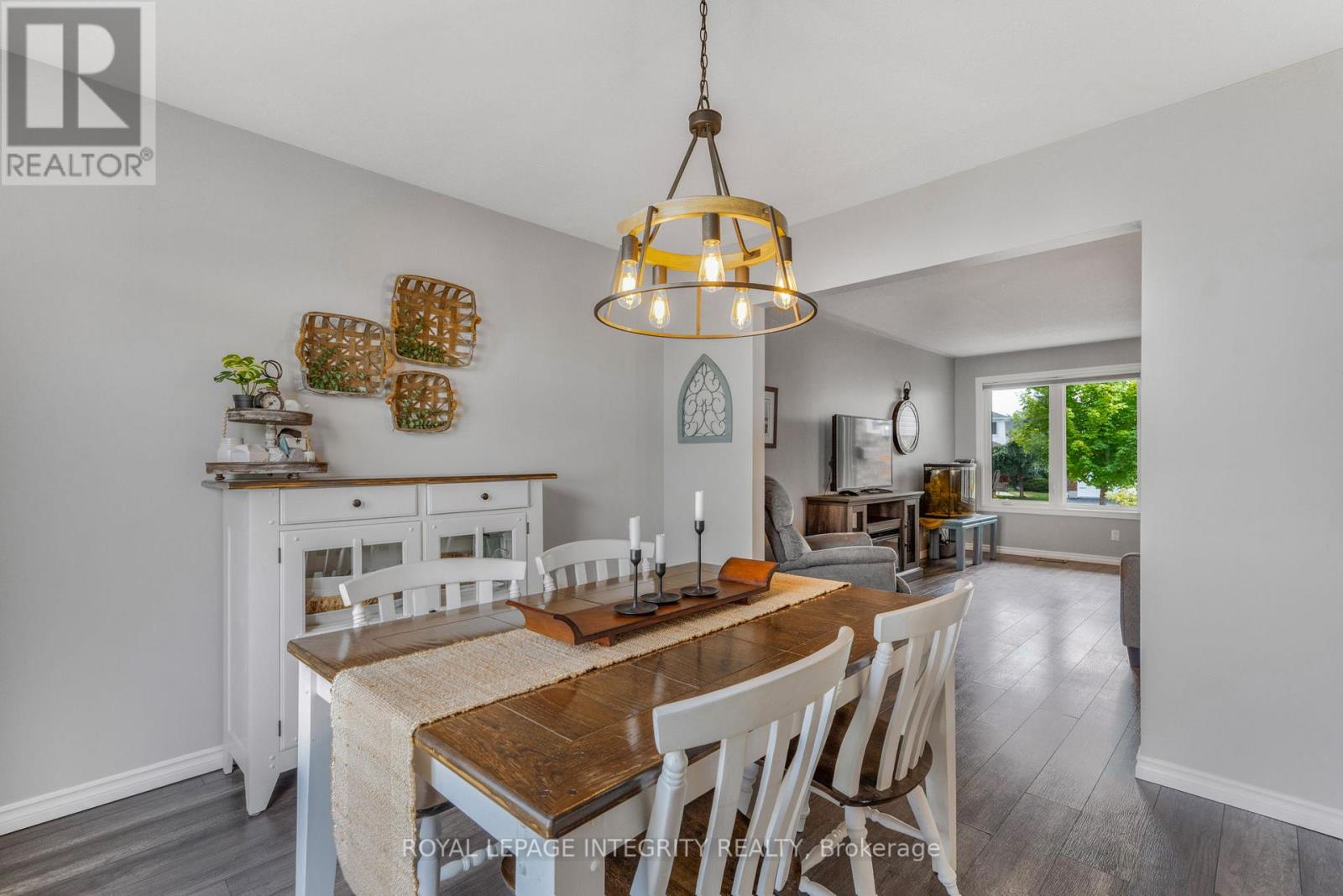 Photo 13 of 589 Pocono Crescent, Ottawa ON