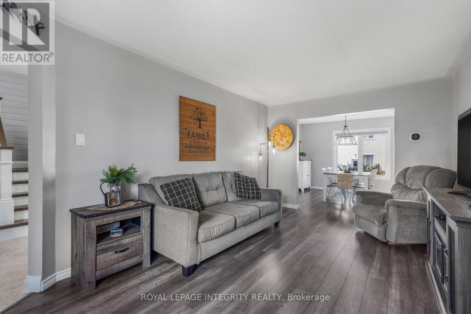 Photo 9 of 589 Pocono Crescent, Ottawa ON