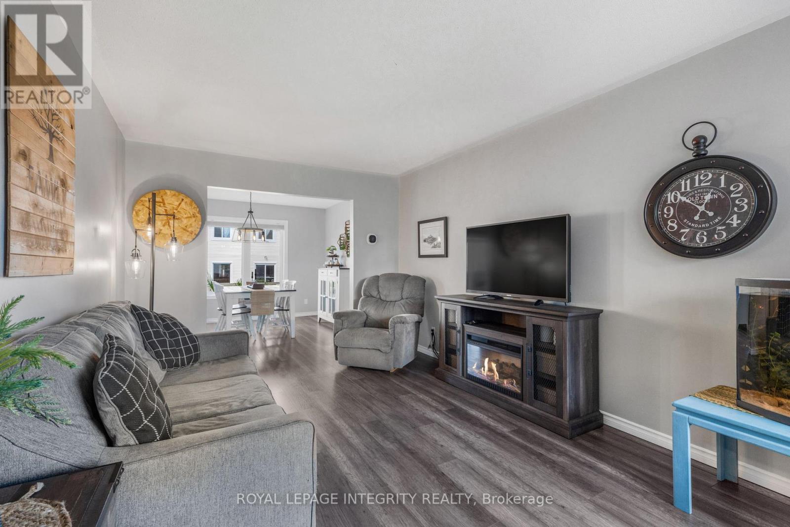 Photo 8 of 589 Pocono Crescent, Ottawa ON