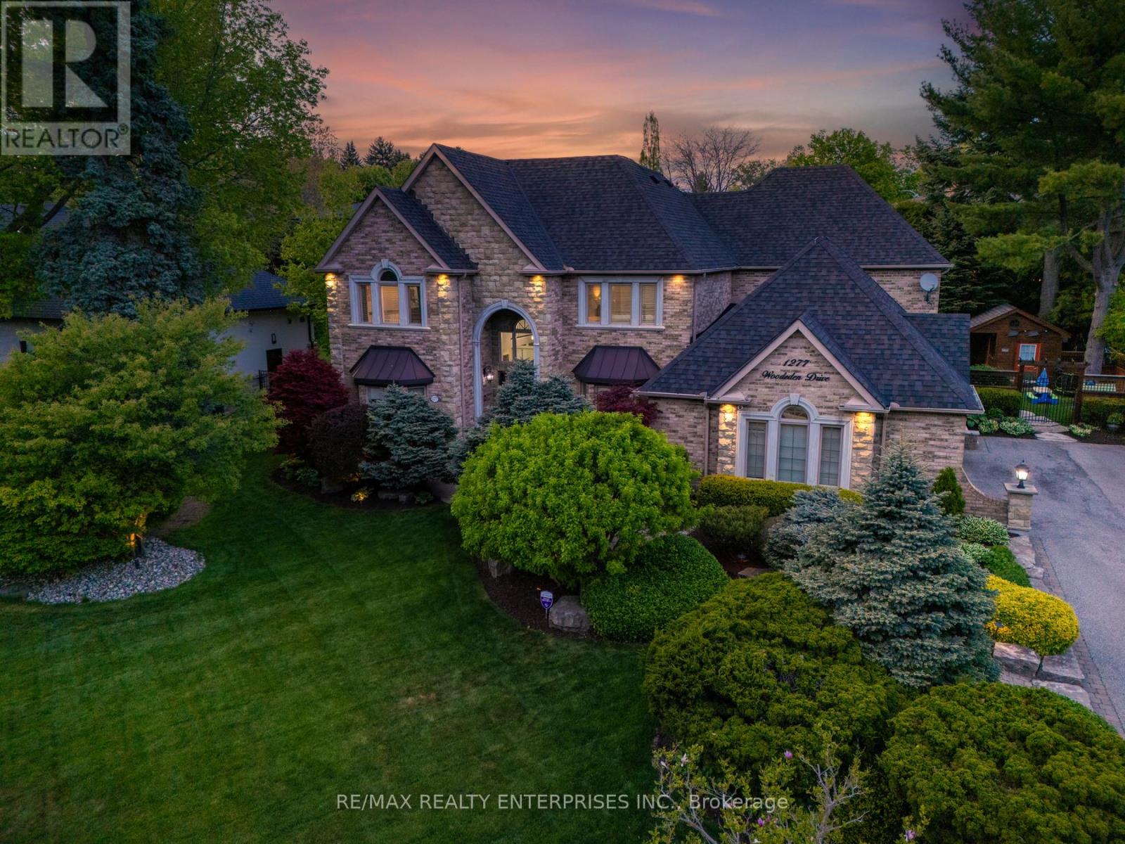 Photo 2 of 1277 Woodeden Drive, Mississauga ON
