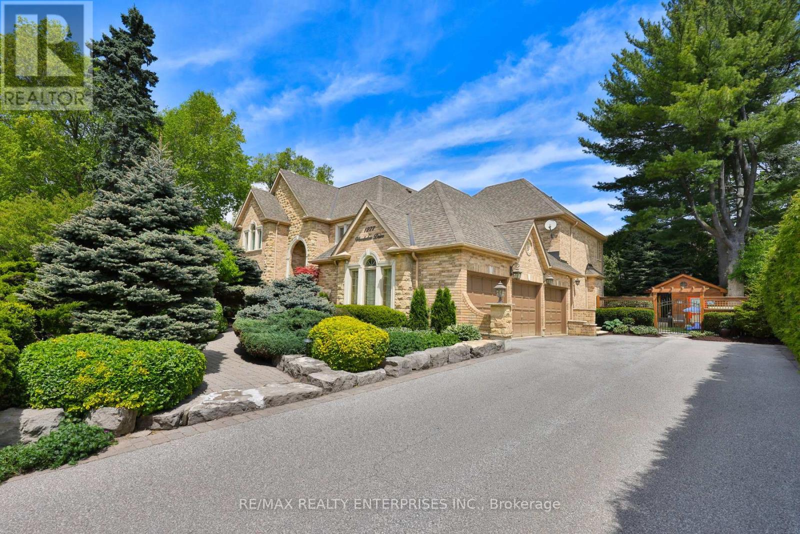 Photo 3 of 1277 Woodeden Drive, Mississauga ON