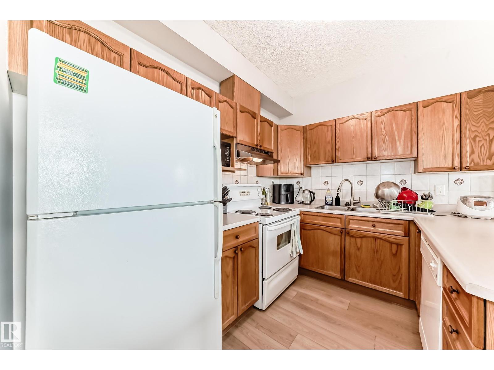 Photo 10 of 307 10118 95 St Nw, Edmonton AB