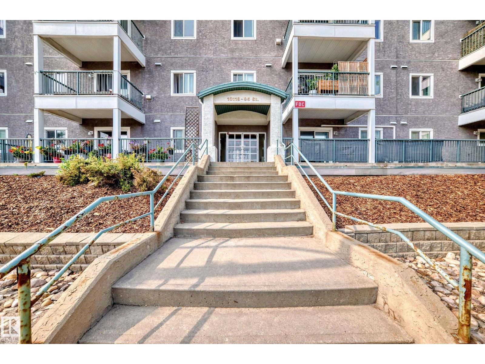 Photo 2 of 307 10118 95 St Nw, Edmonton AB