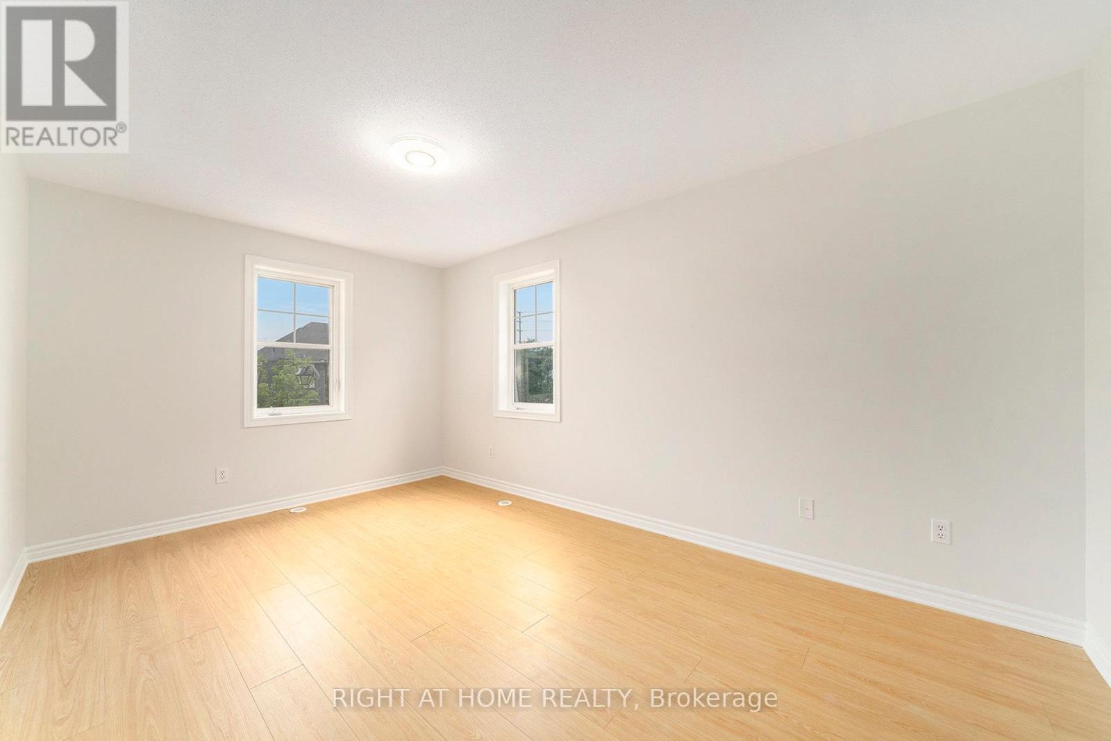 Photo 13 of 1558 Haydon Circle N, Ottawa ON