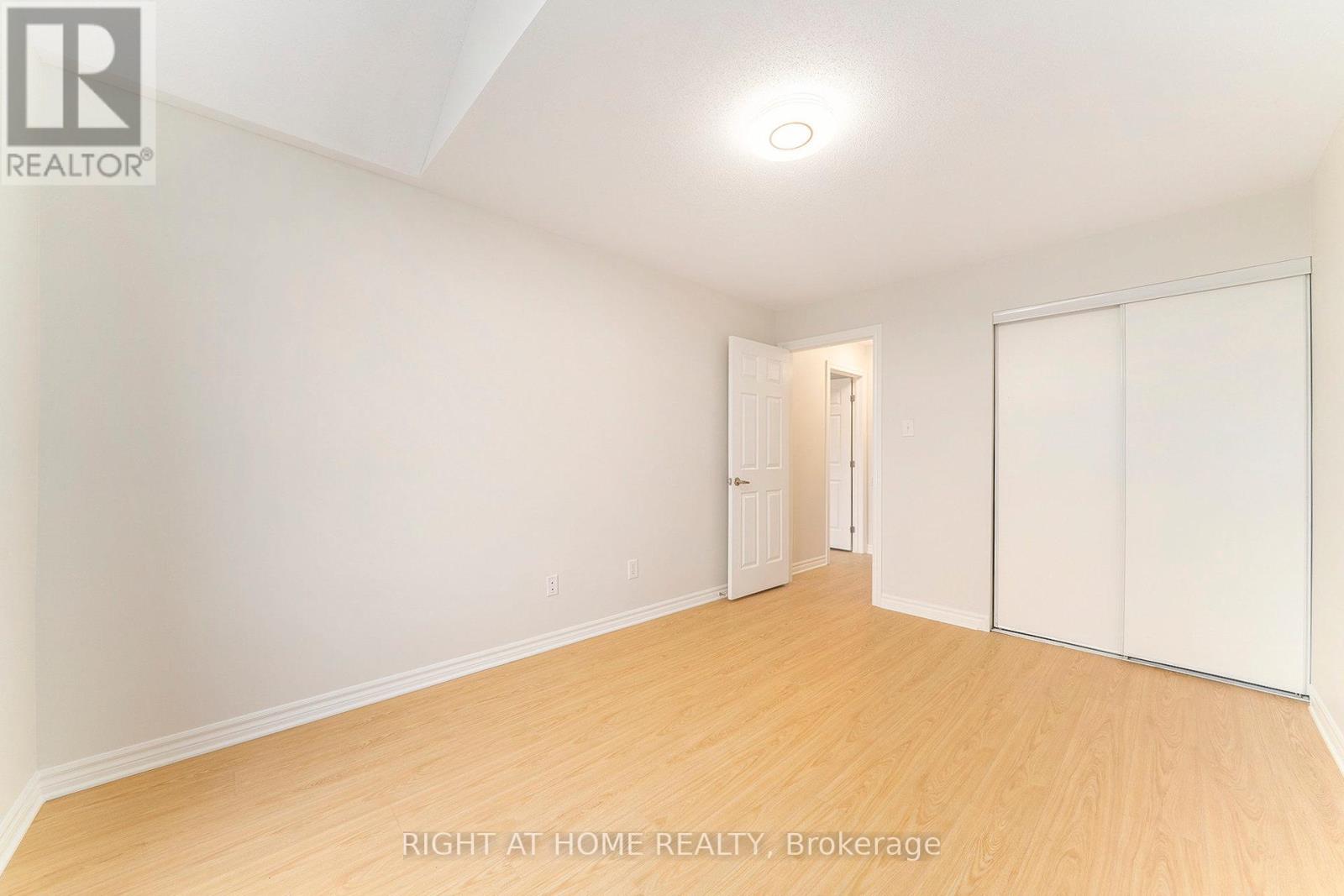 Photo 16 of 1558 Haydon Circle N, Ottawa ON