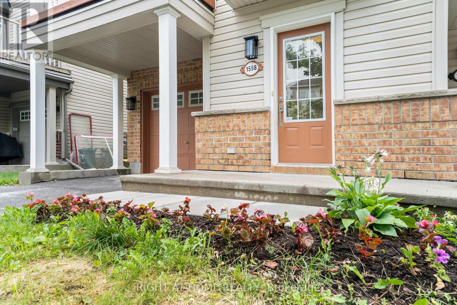 Photo 3 of 1558 Haydon Circle N, Ottawa ON